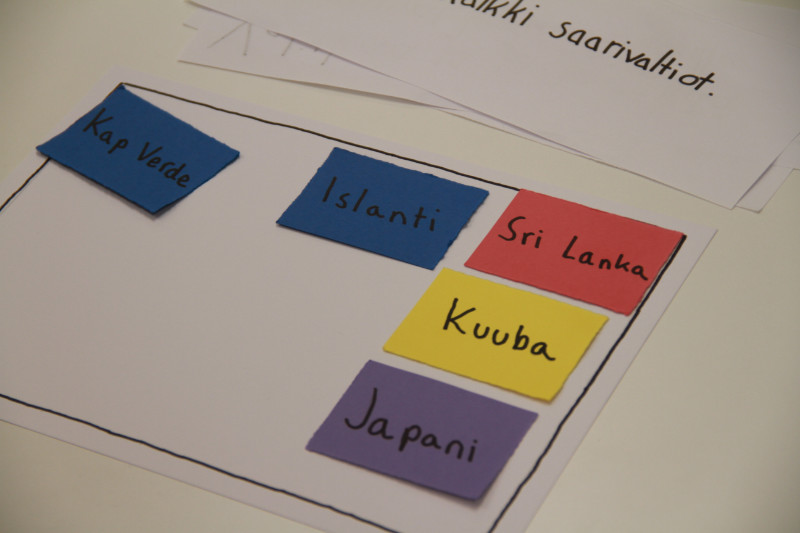 Image of a game mode involving post-it notes